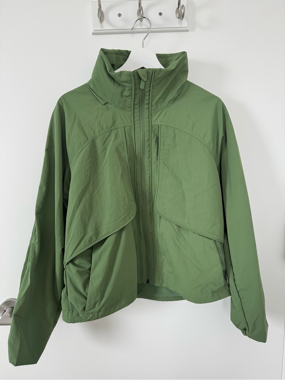 Lululemon Lightweight Olive Green Windbreaker Jacket size 10